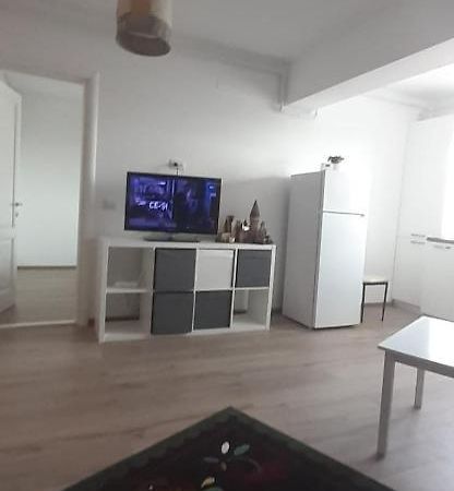 BacăuApartament Central. Bloc Nou.アパートメント エクステリア 写真