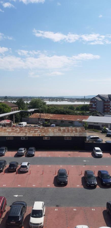 BacăuApartament Central. Bloc Nou.アパートメント エクステリア 写真